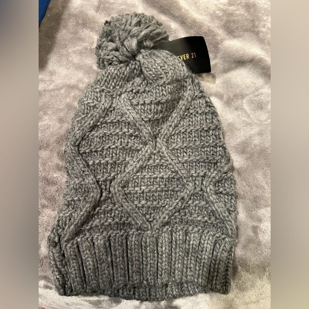 NWT Forever 21 knit hat.